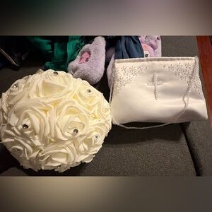 Elegant White Rose Bouquet with Rhinestones comes with a little purse with beads